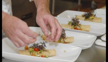 לבשל כמו שף: עצות פנימיות למבשלים ביתיים
